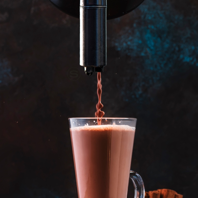 topbrewer_pouring-hot-chocolate.into-drink_2022.jpg